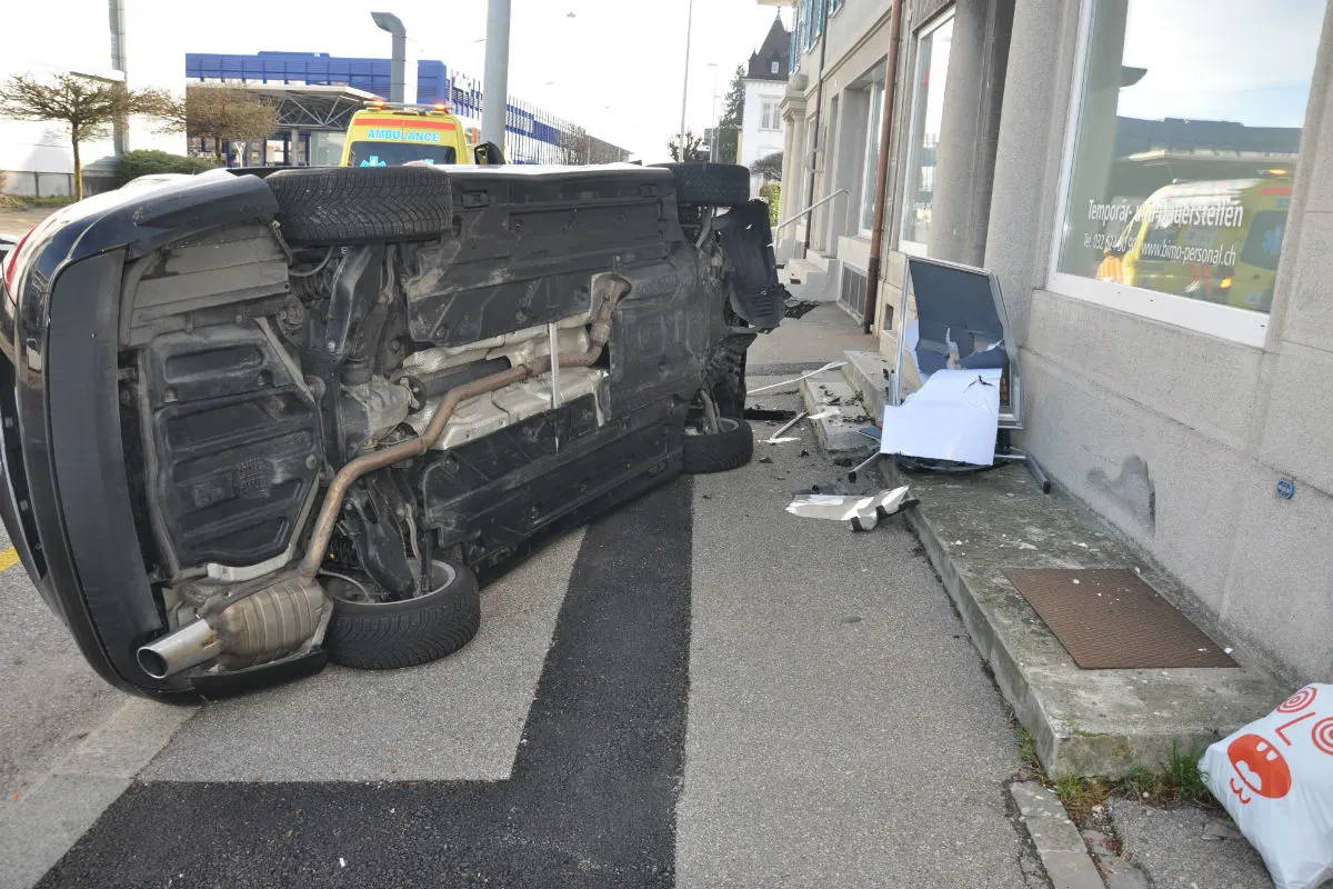 Solothurn SO - Lenker verliert Kontrolle über das Auto - Zeugenaufruf