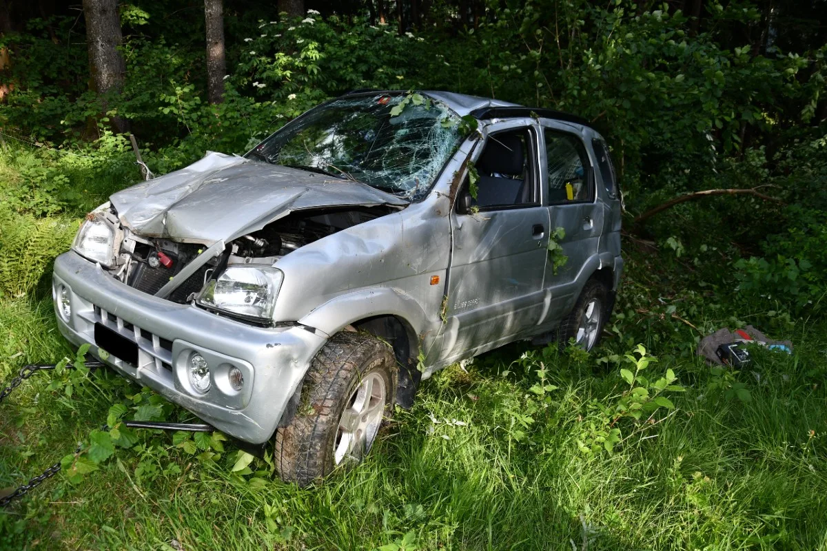 Maladers GR - Ehepaar stürzt mit Auto 50 Meter Abhang hinunter!