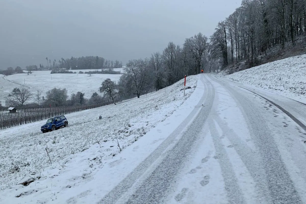 Unfall in Hallau SH – Mit Auto überschlagen
