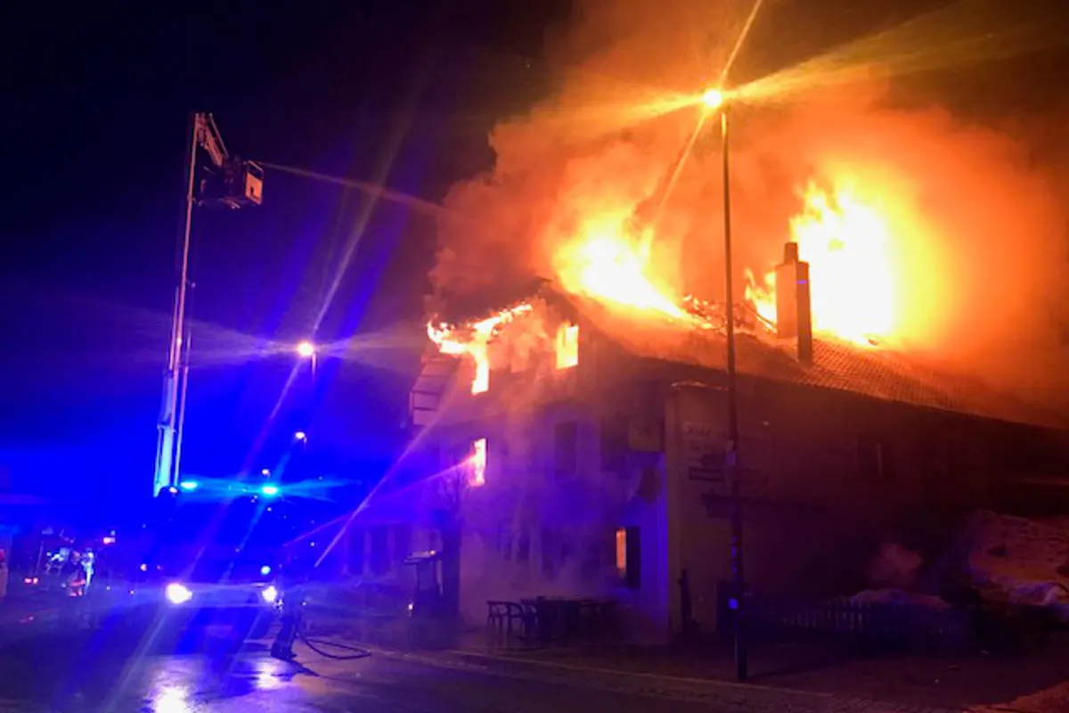 Lajoux JU - Brand zerstört Restaurant komplett