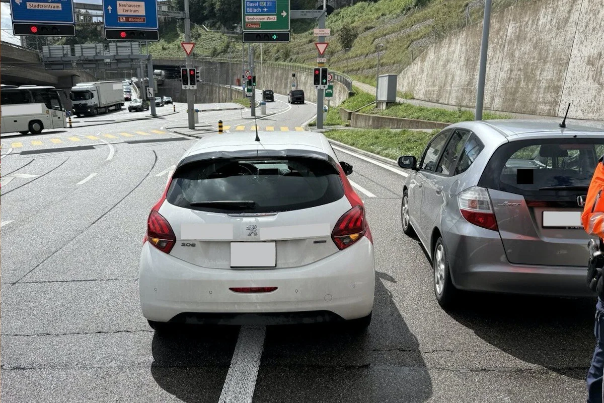 Neuhausen am Rheinfall SH – Sicherheitslinie bei Unfall überquert