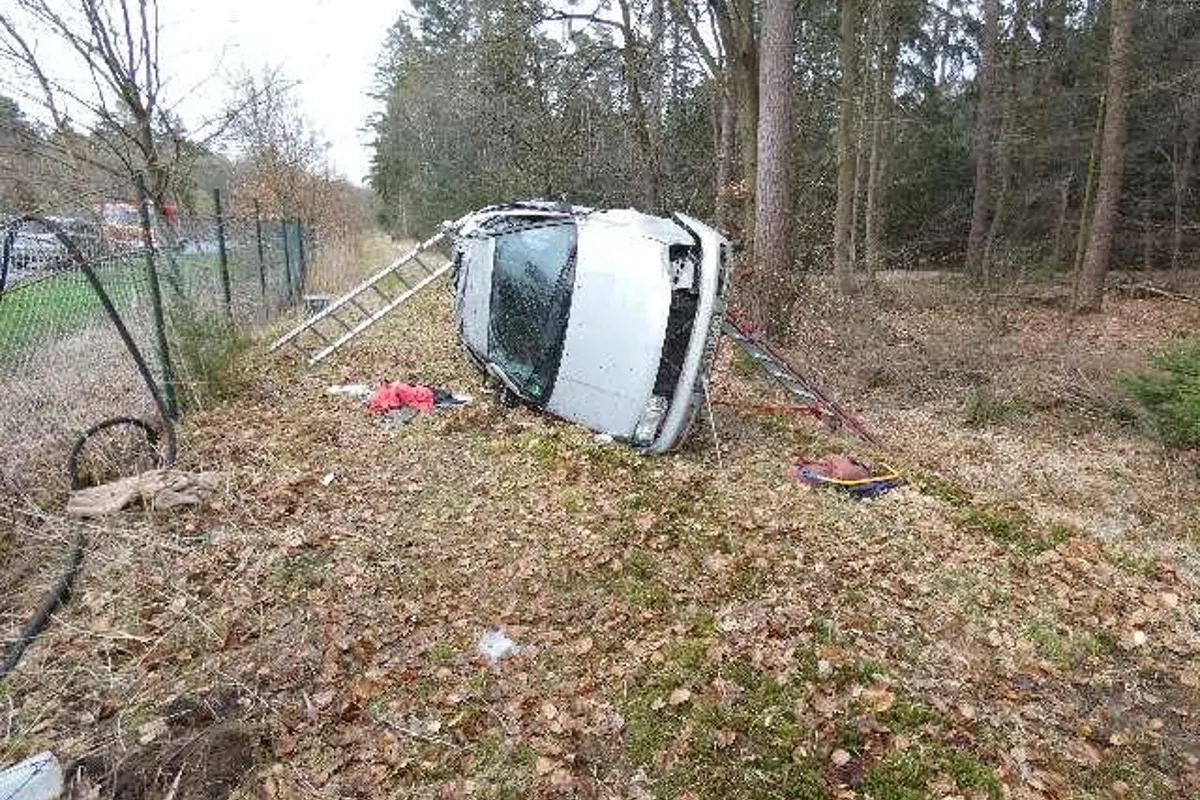 Tödlicher Verkehrsunfall bei Hagen im Bremischen - Unbekannter flüchtet vom Unfallort