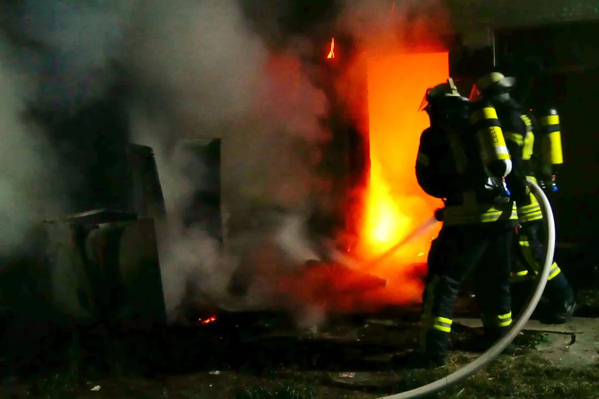 Celle – Brand zerstört Gartenhaus