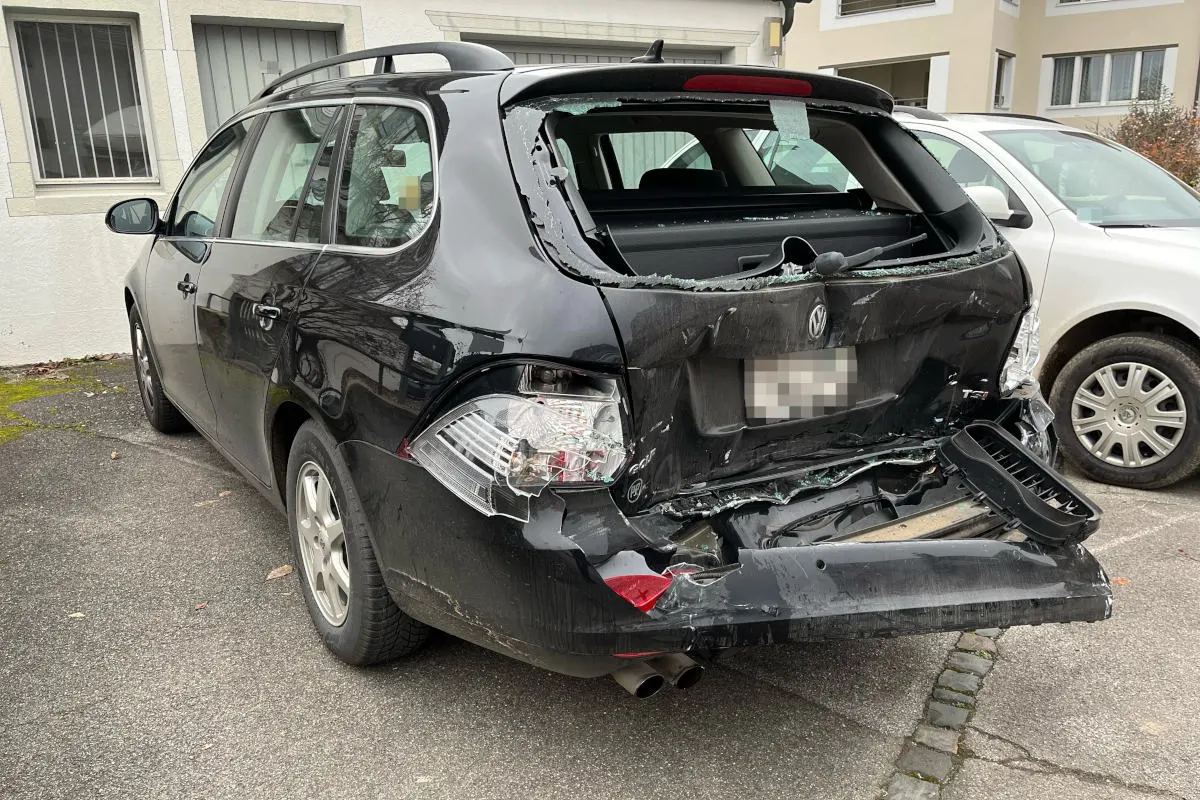 Steinach SG – Stehendes Fahrzeug übersehen und heftige Auffahrkollision verursacht