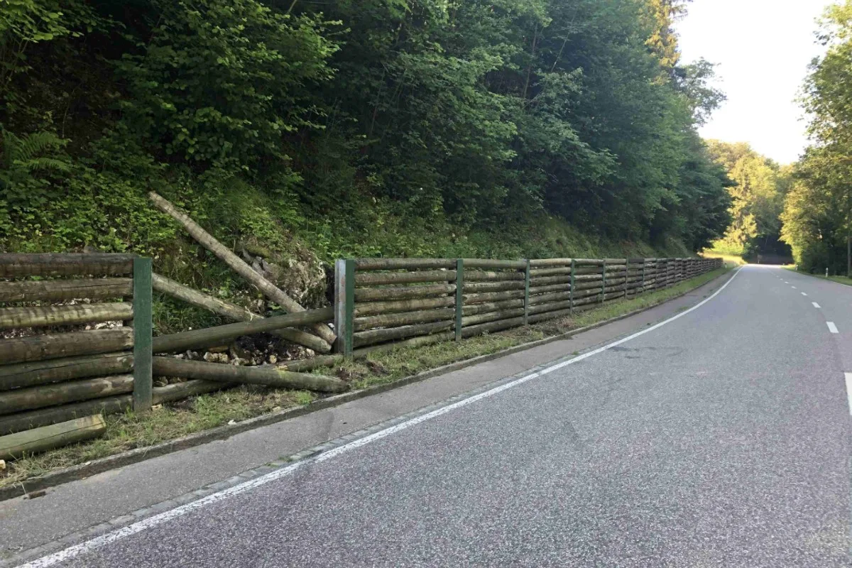 Holderbank SO - In Holzwand gefahren und geflüchtet (Zeugenaufruf)