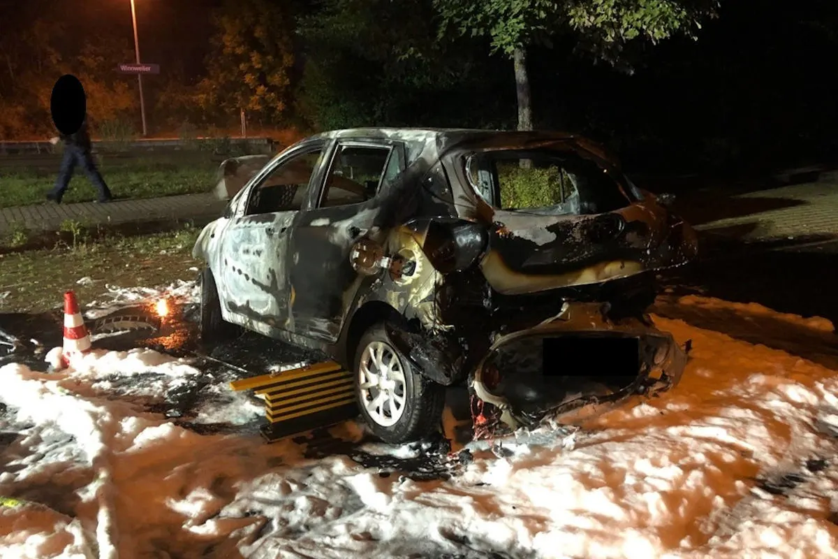 Winnweiler – PKW-Brand und Vandalismus am Bahnhof