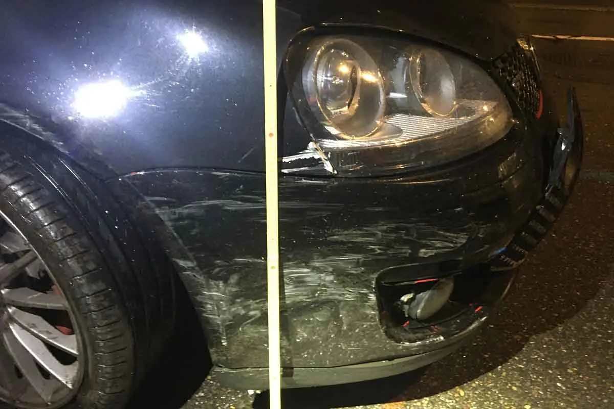Glarus GL - Mit zwei parkierten Autos kollidiert