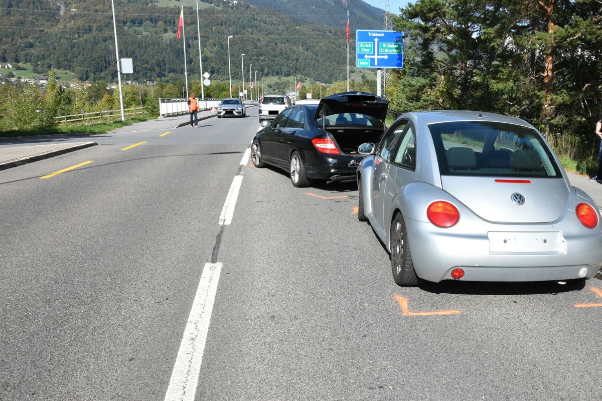 Balzers FL - Auffahrkollision zwischen zwei Autos