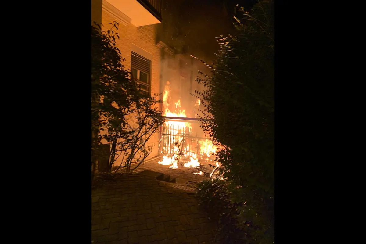 Brand in Zürich – Innenhof im Kreis 2 brennt lichterloh