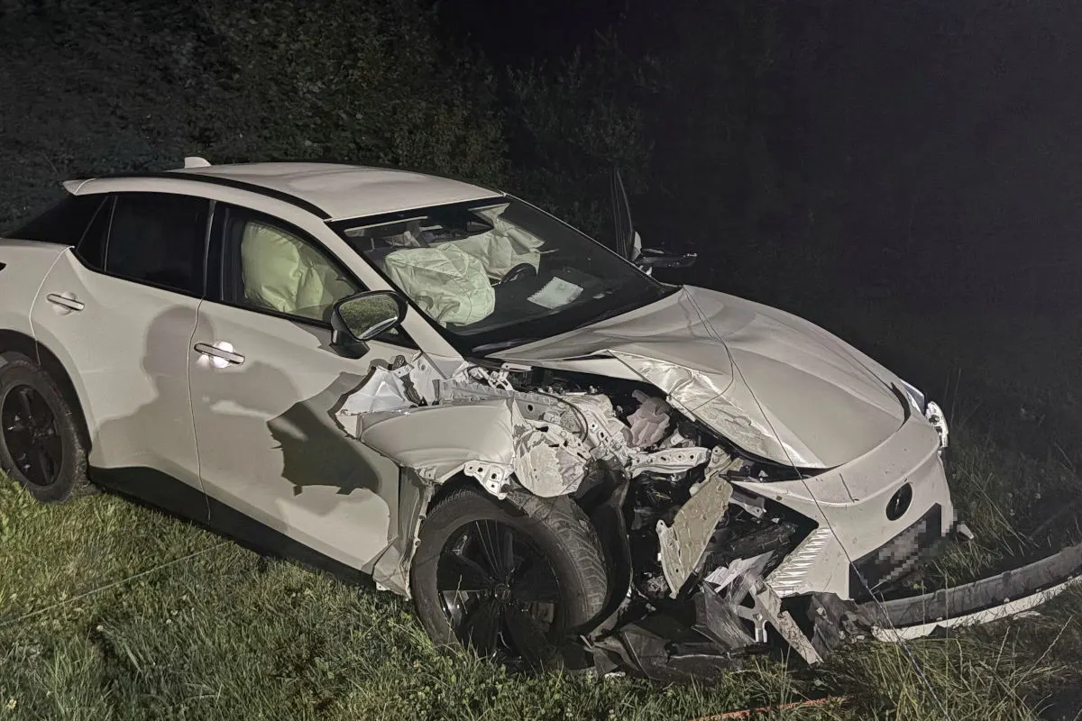Unfall in Mogelsberg SG – Auto prallt gegen Strommast