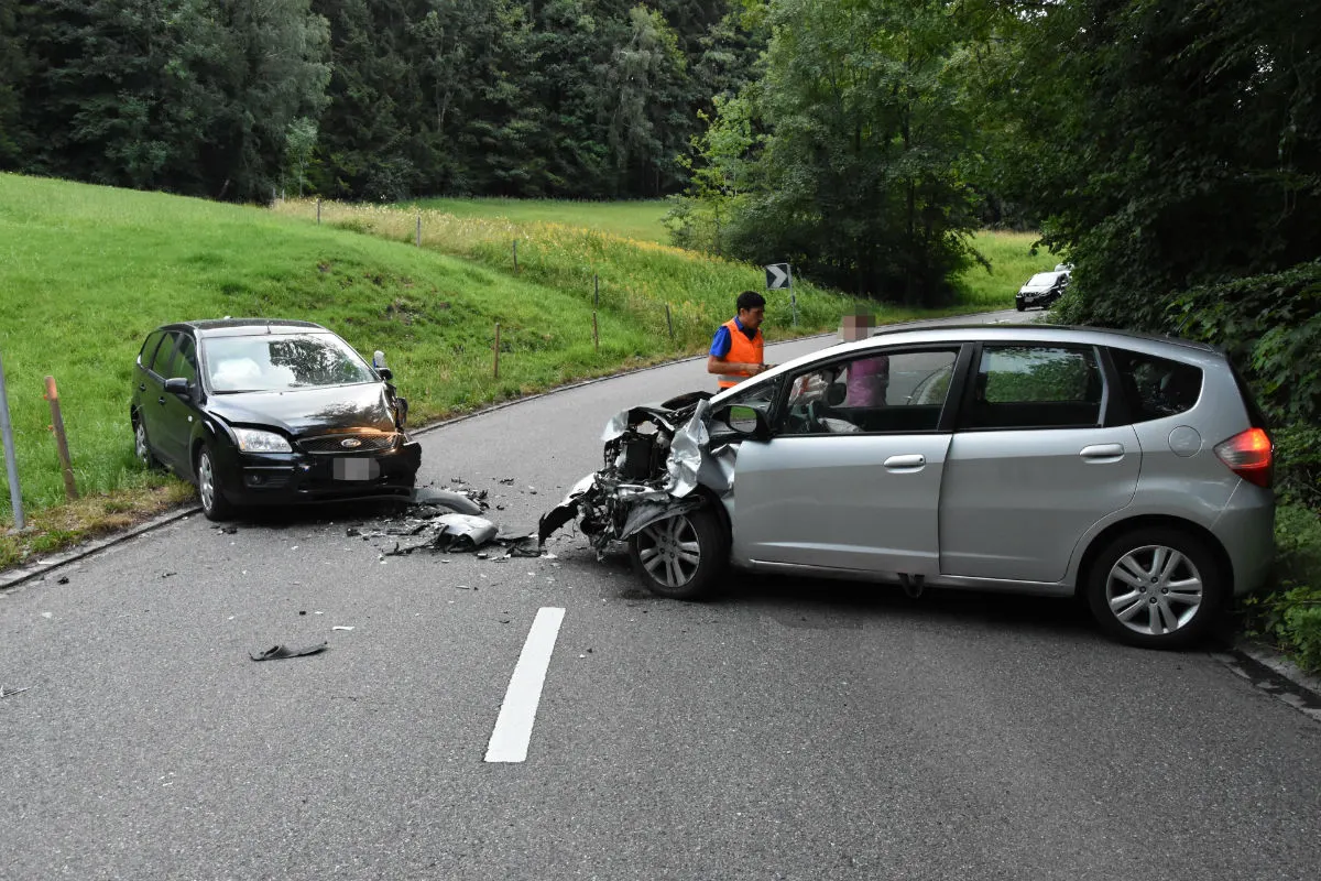 Jonschwil SG -  Frontalkollision mit zwei Verletzten