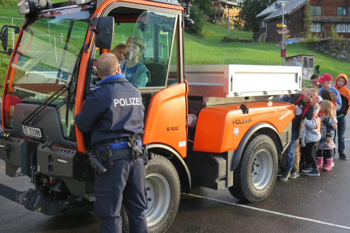 Kantonspolizei Glarus - Verkehrsschulung auch im autofreien Braunwald