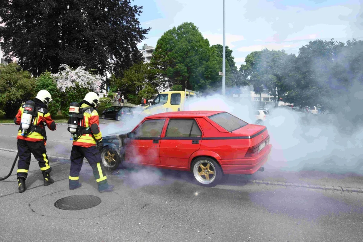 Oberbüren SG - Gut erhaltener Alfa Romeo 75 gerät in Brand