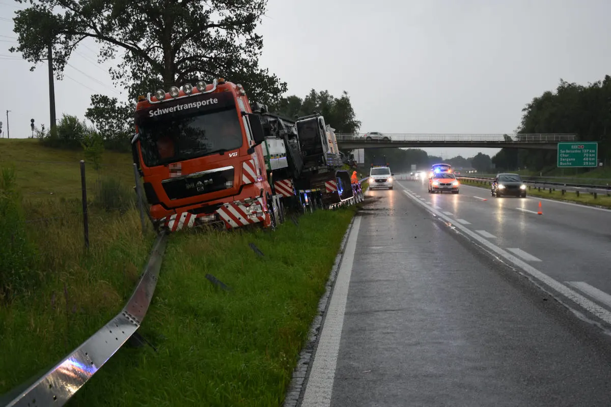 Widnau SG – Selbstunfall eines Ausnahmetransporters