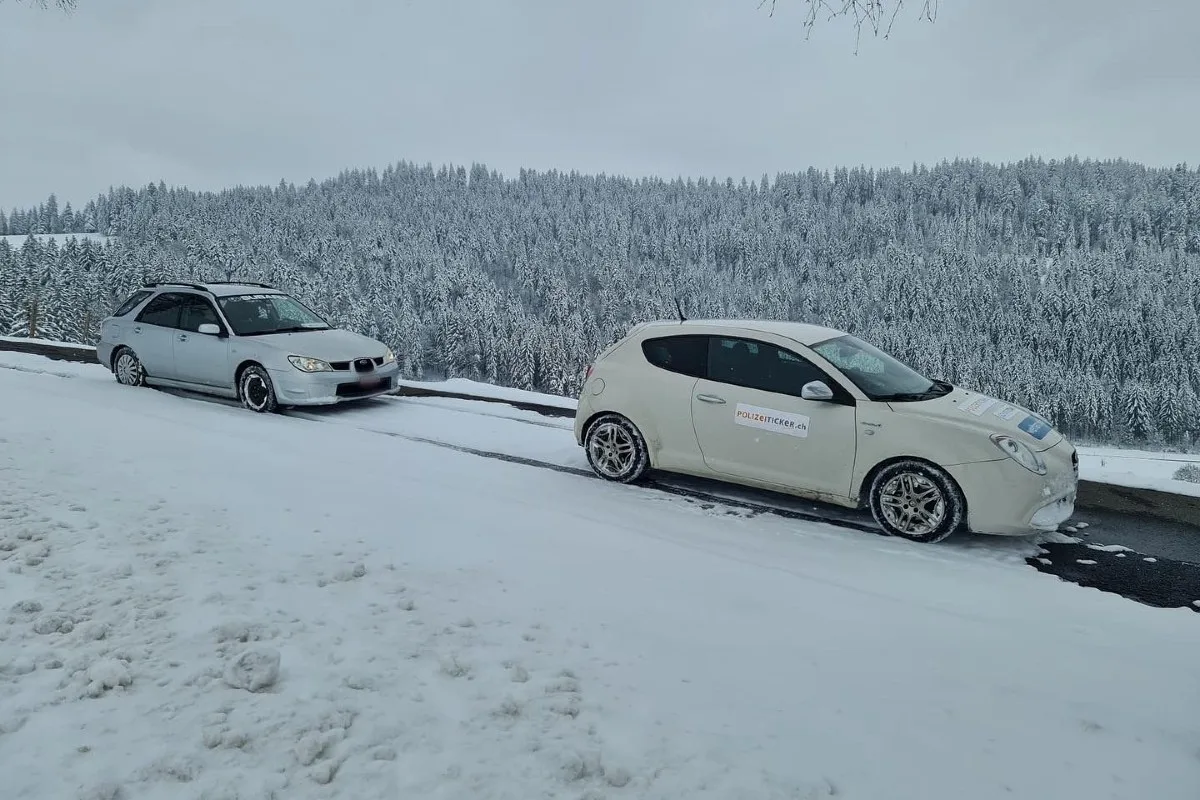 Teilweise schneebedeckte Strassen bis in tiefen Lagen