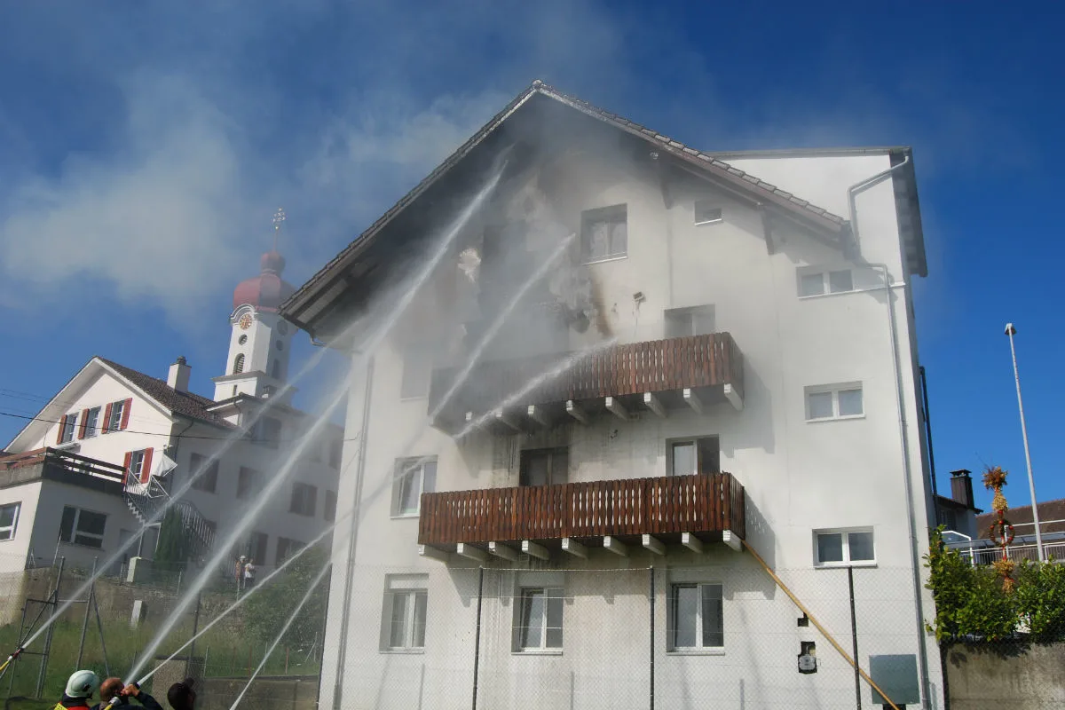 Brand in Luthern LU - Zigarettenkippe entfacht Feuer