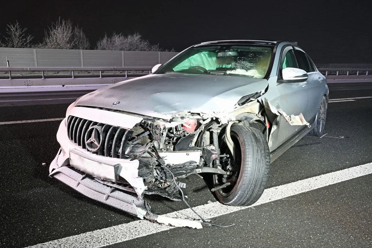 Rothenburg /A2 LU – Autofahrer prallt gegen Mittelleitplanke