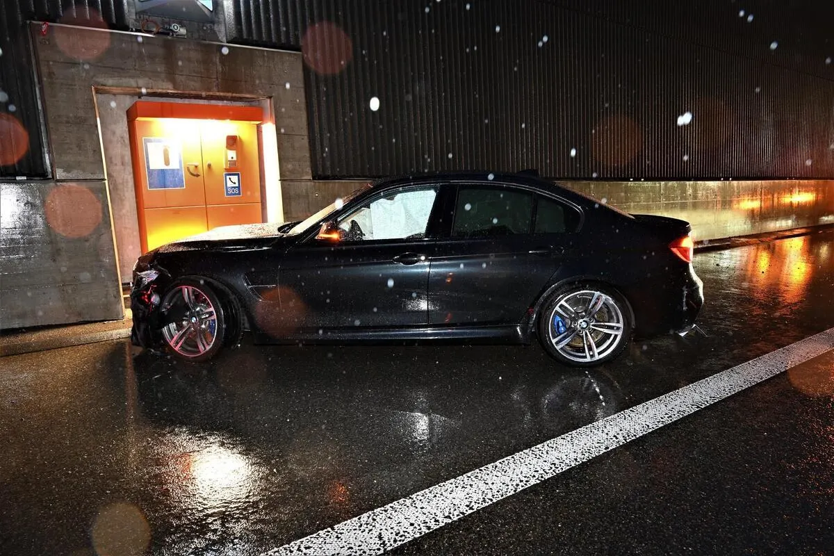 Glattpark ZH - Raser wird nach Unfall festgenommen  