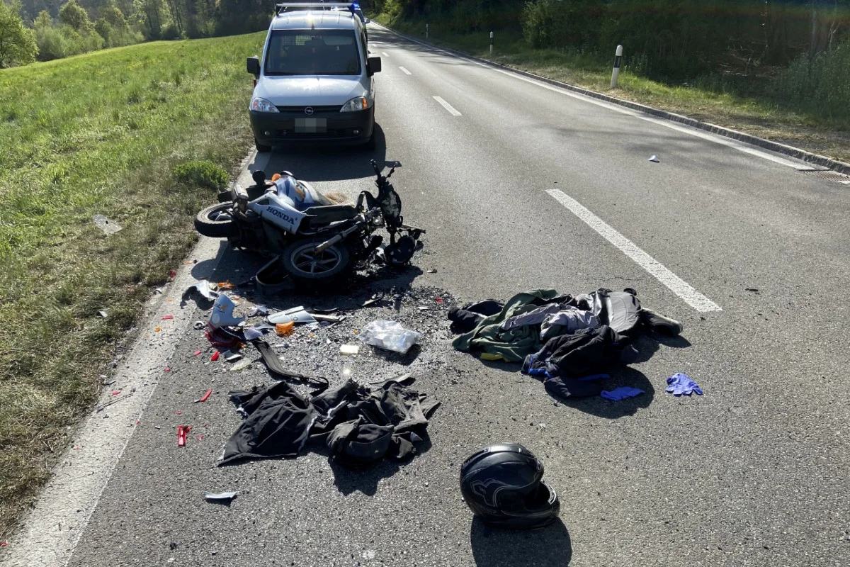 Holziken AG - Rollerfahrer prallt mit voller Wucht ins Heck des Autos!