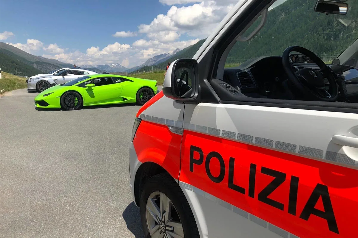 Oberengadin GR – Ein Raser und vier Schnellfahrer zur Anzeige gebracht