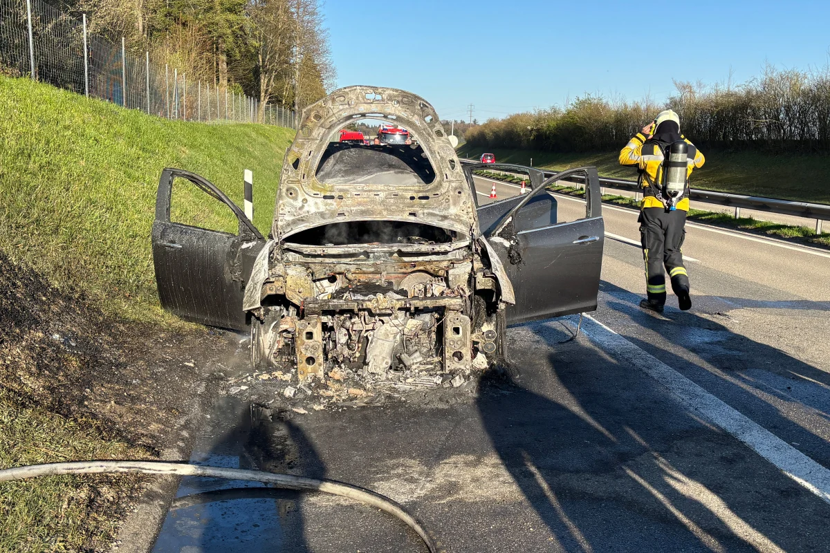 Kemmental TG – PW auf der Autobahn A7 in Brand geraten