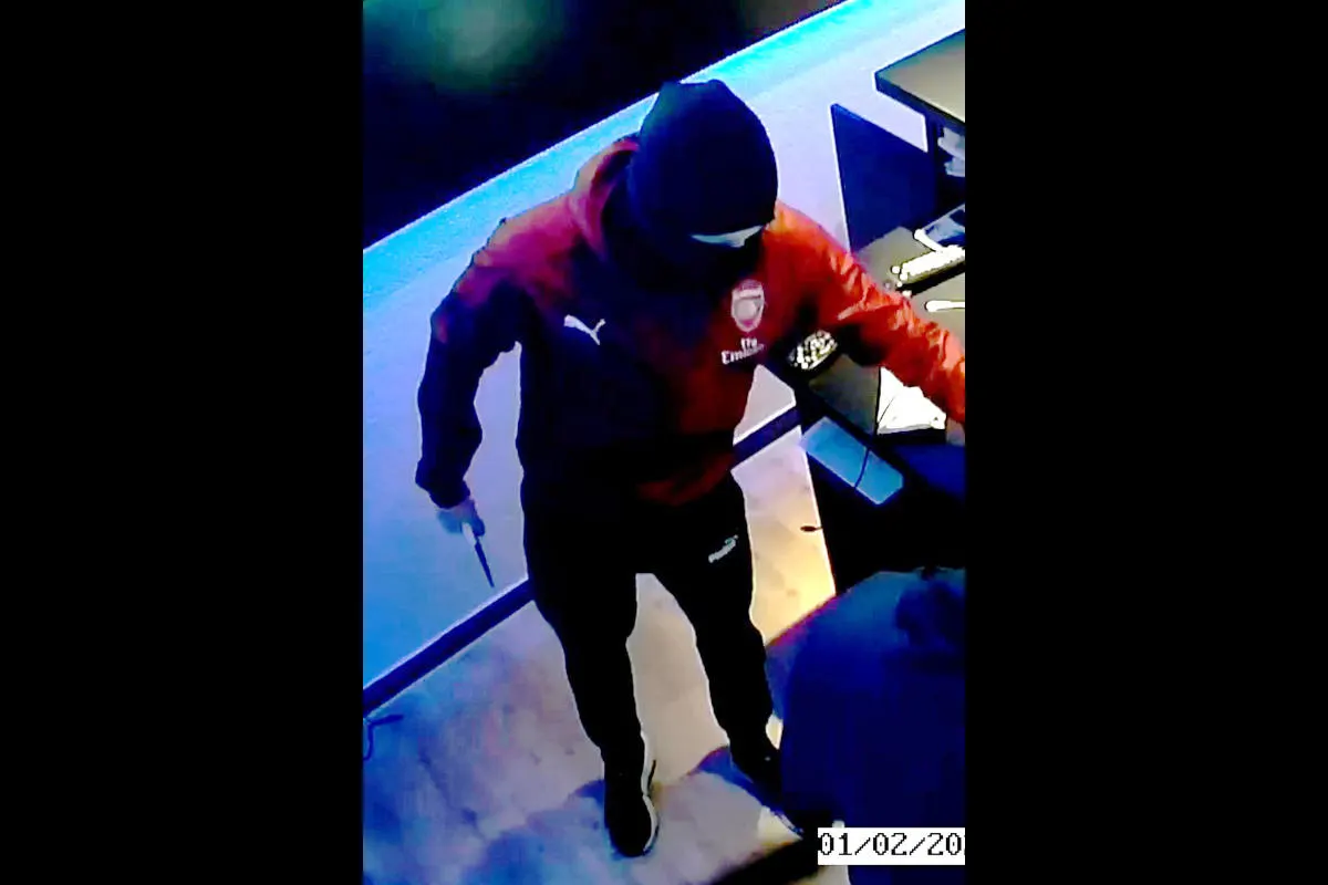 Frankfurt-Heddernheim – Maskierte Männer begehen Raub auf Wettbüro