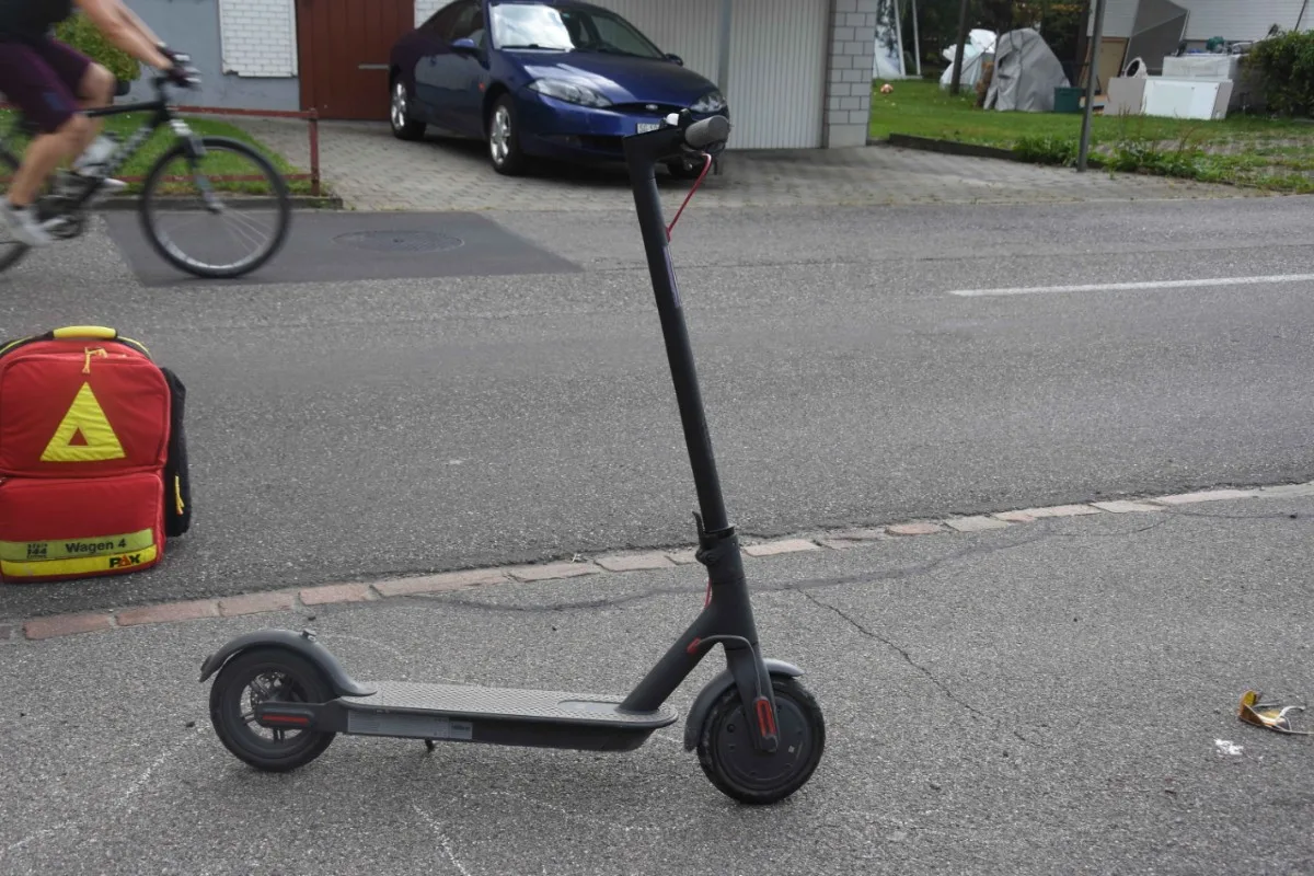  Schmerikon SG - 74-Jähriger mit nicht zugelassenem E-Scooter gestürzt und verletzt
