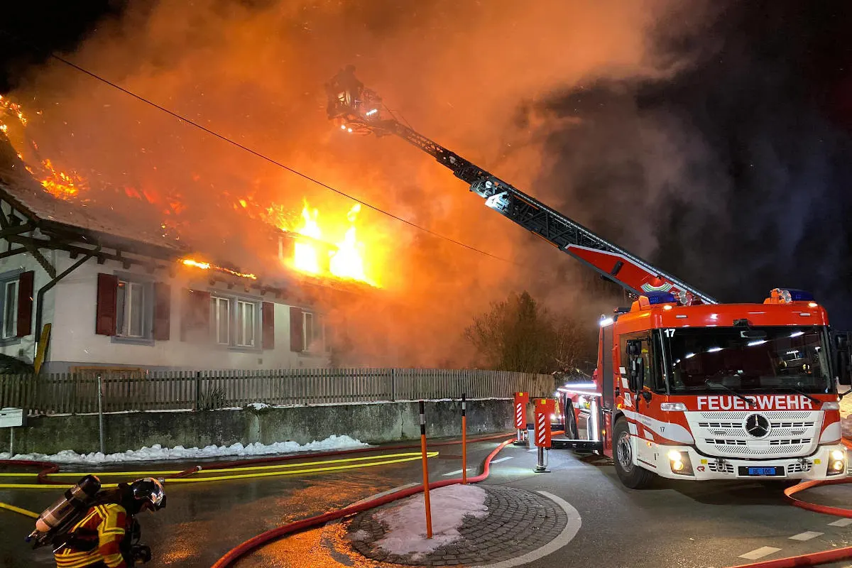 Bolligen BE - Ermittlungen zur Brandursache abgeschlossen - Schaden über eine Million Franken