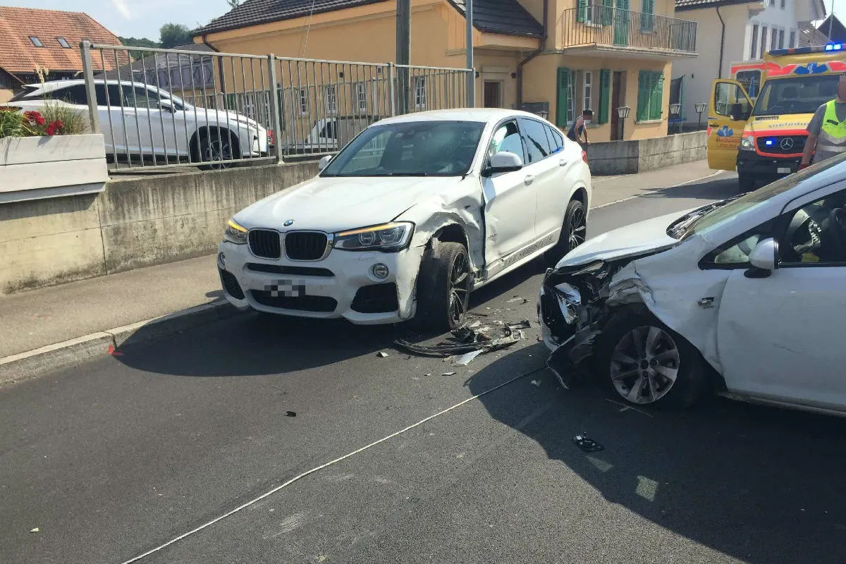 Galmiz FR - Verkehrsunfall fordert drei Verletzte 