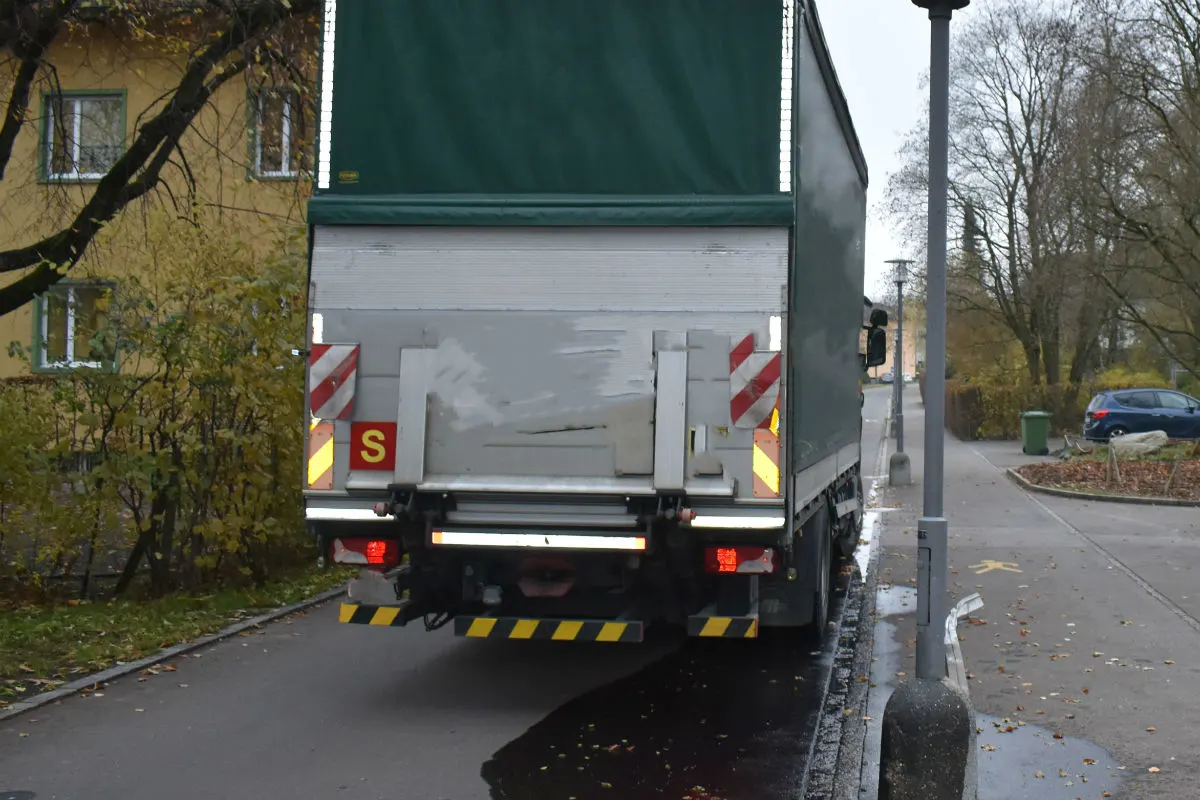 Sursee LU - Nach Kollision mit Kandelaber Diesel ausgelaufen – niemand verletzt
