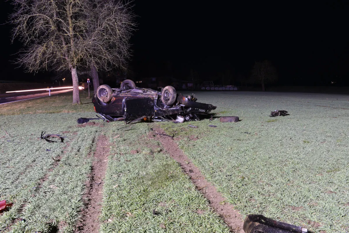 Ettiswil LU – Auto überschlägt sich mehrfach