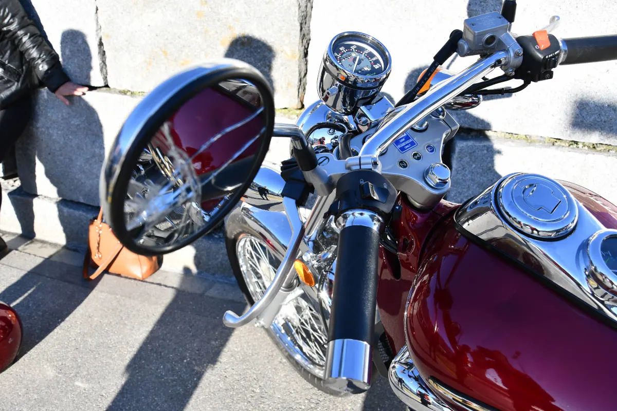 Stadt Chur – Kollision zwischen Auto und Motorrad im Kreisel