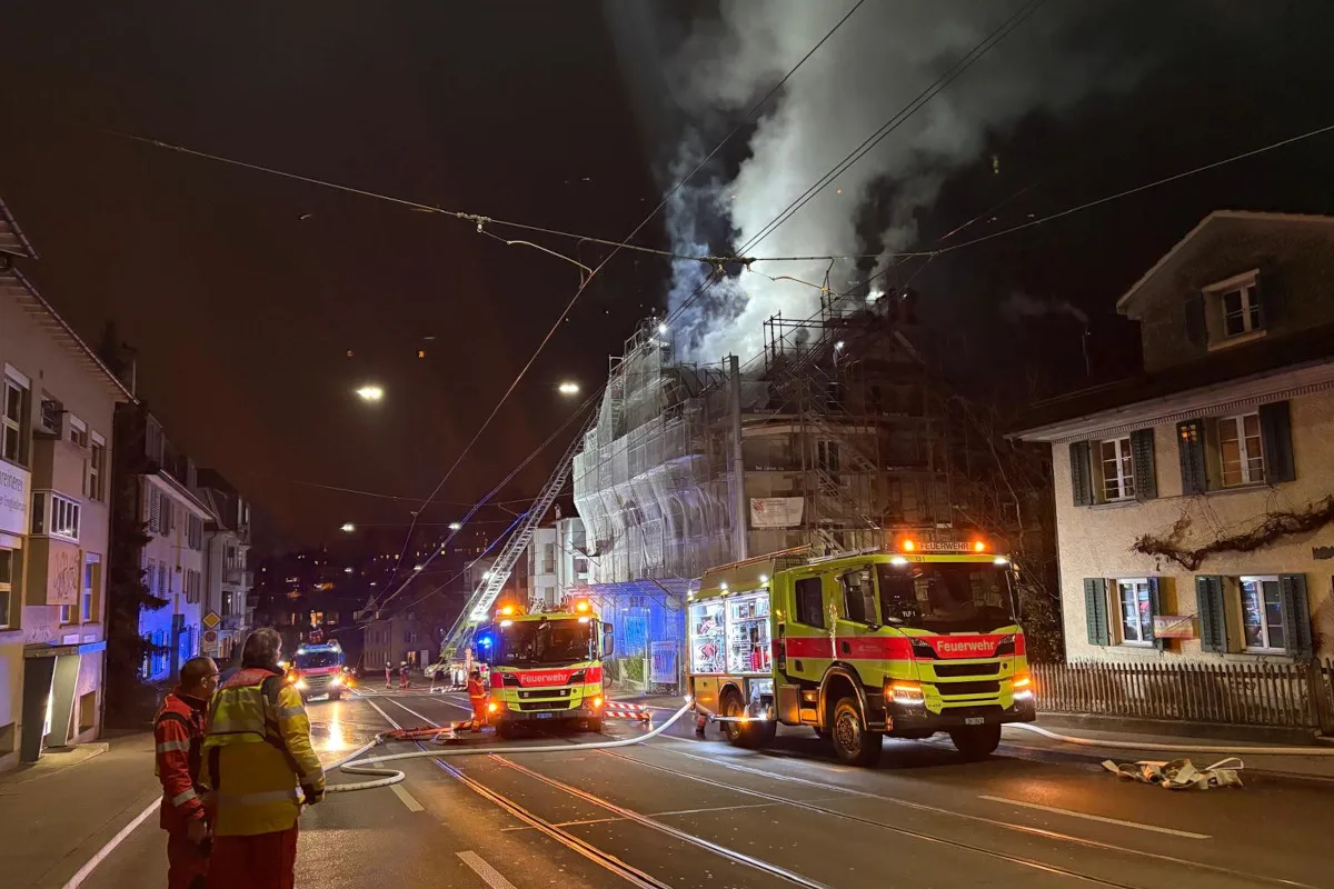 Zürich Kreis 8 – Brand in Dachstock von Mehrfamilienhaus