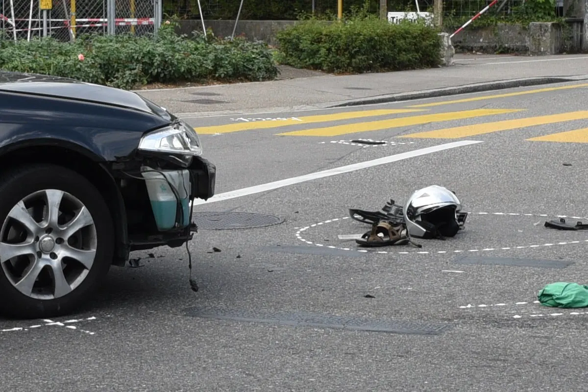 Dietikon ZH - Motorradfahrer bei Unfall schwer verletzt - Zeugenaufruf