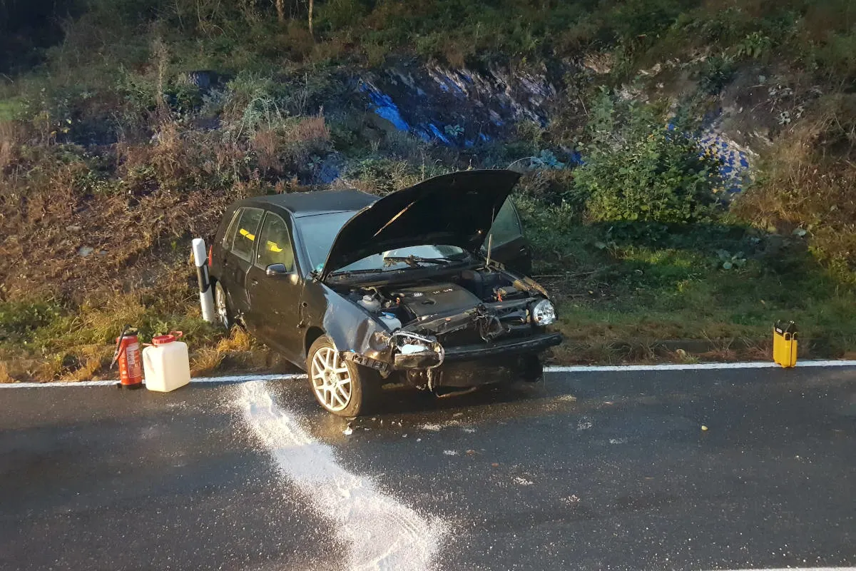 Enkrich – Pkw überschlagt sich, junger Fahrer verletzt