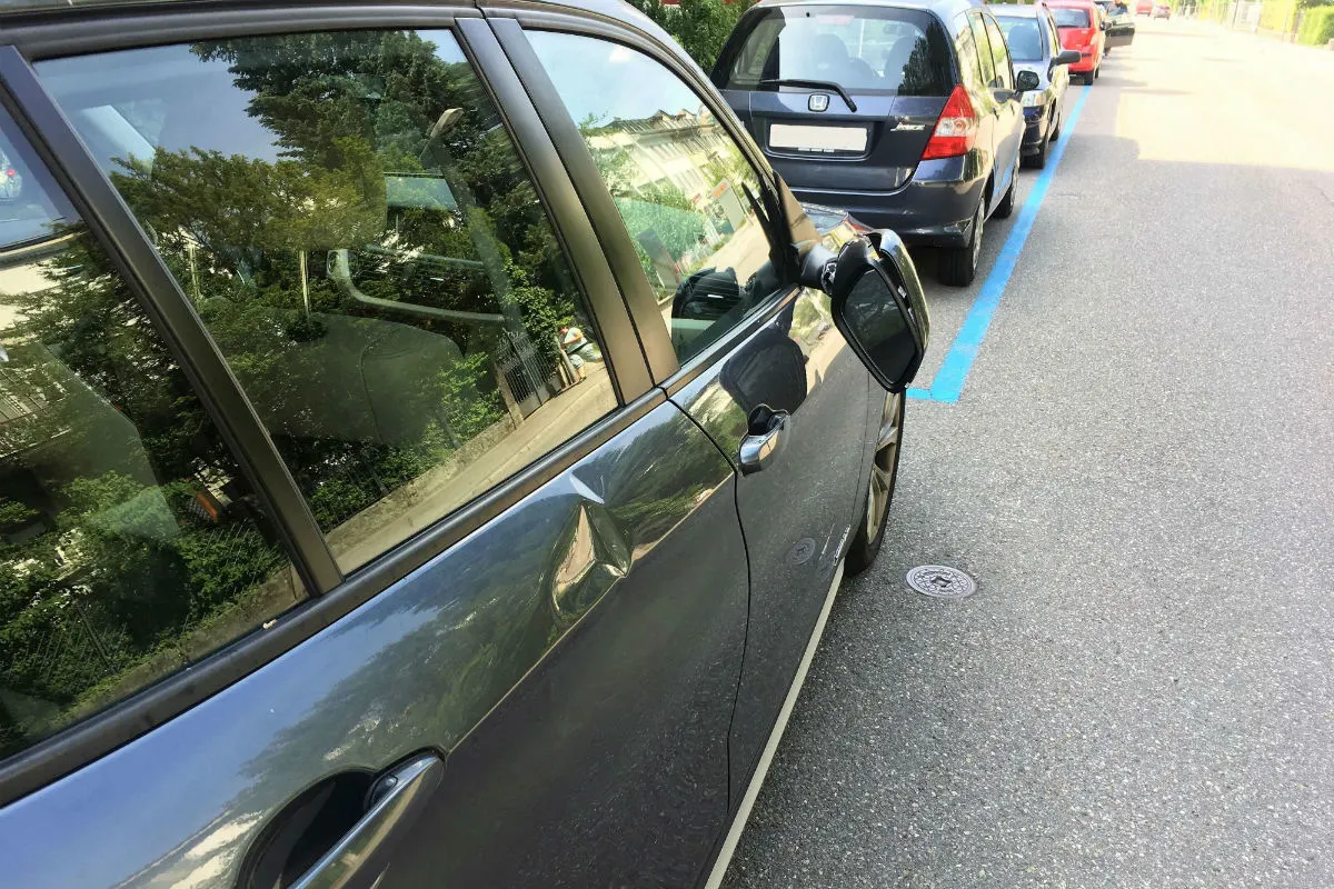Glarus GL - Velofahrerin kollidiert mit Auto