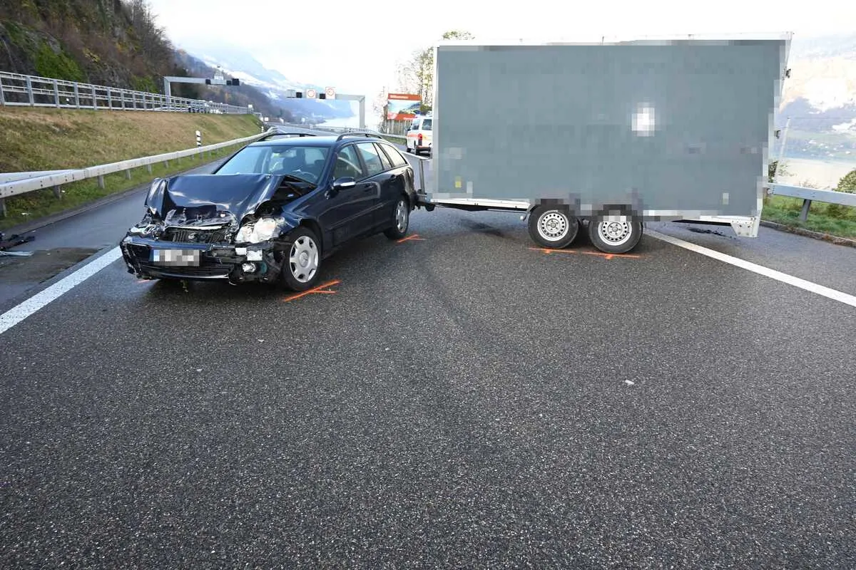 Unfall in Quarten/A3 SG - Anhänger ins Schlittern geraten