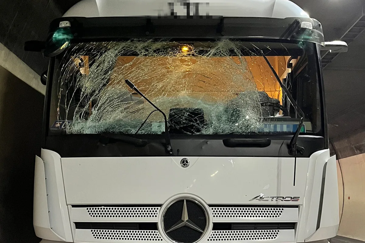 Sissach BL - WC-Häuschen während der Fahrt verloren