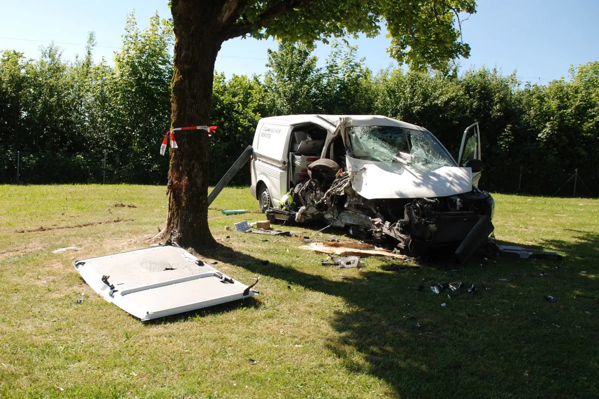 A1 Rastplatz Oberbipp-Nord – Selbstunfall infolge «Sekundenschlaf»