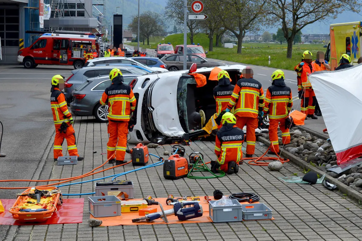 Ennetbürgen NW – Verkehrsunfall nach seitlich-frontaler Kollision