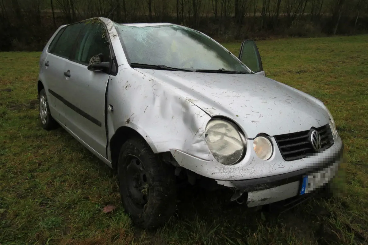 Densbüren AG - Auto landet in der Wiese 