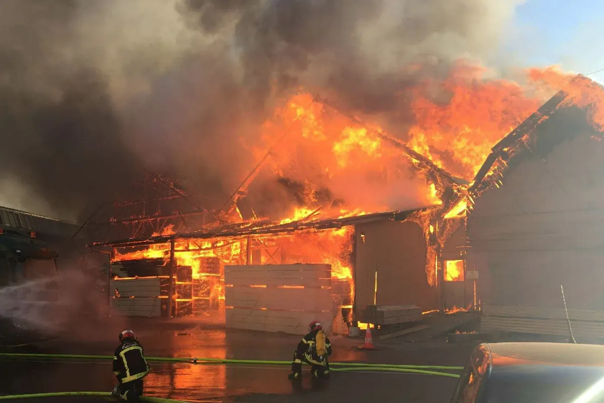 Bulle FR - Brand des Sägewerks vermutlich absichtlich gelegt