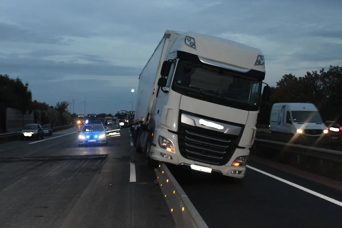 Frankenthal - Verkehrsunfall mit hohem Sachschaden und mit erheblichen Verkehrsstörungen