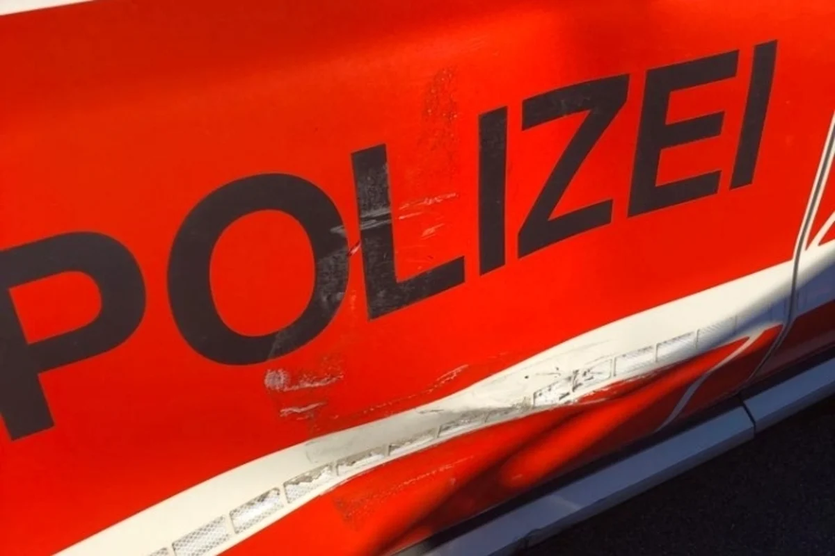 Sisikon UR - Polizeiauto gerammt 