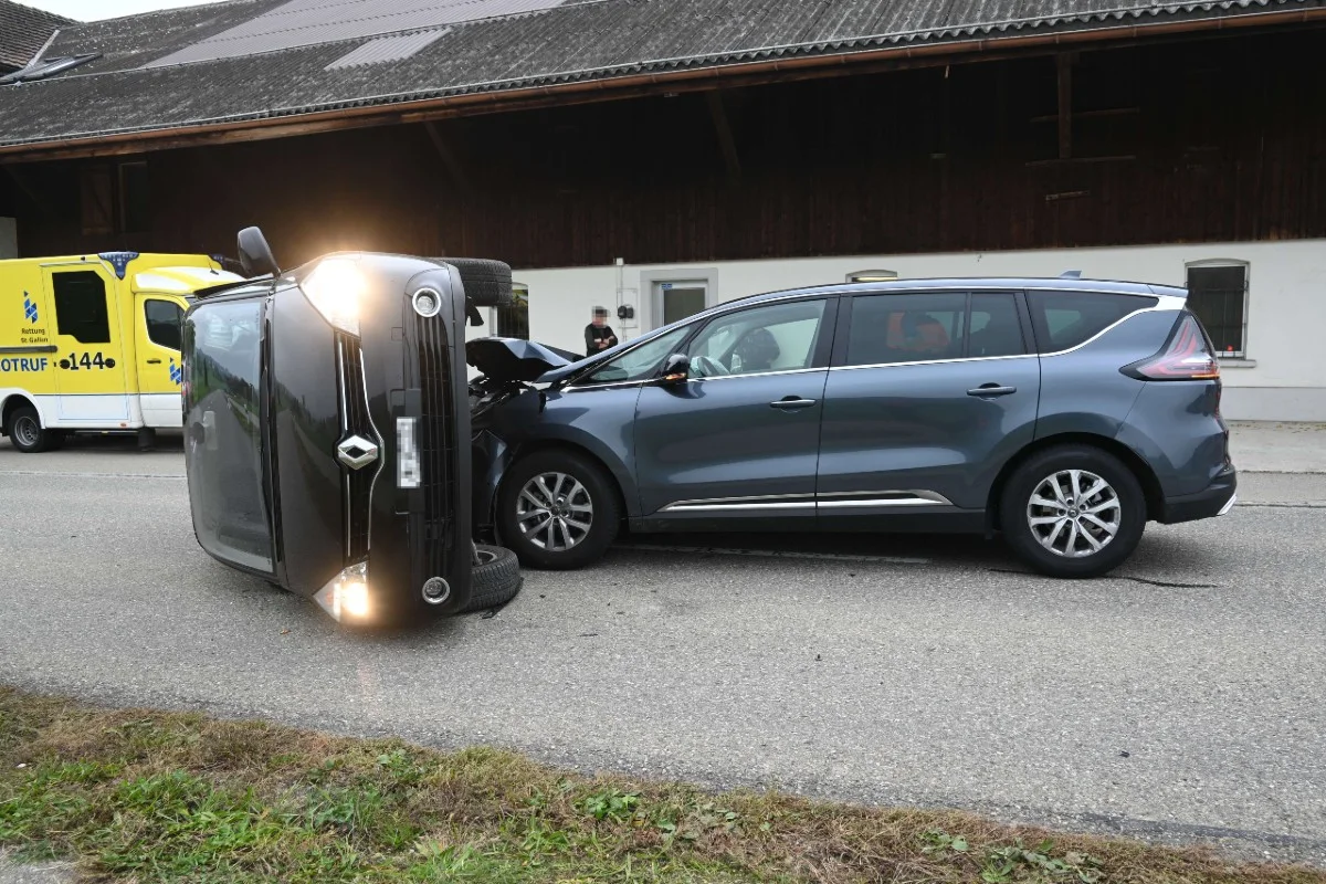 Rossrüti SG - Kollision zwischen zwei Renaults