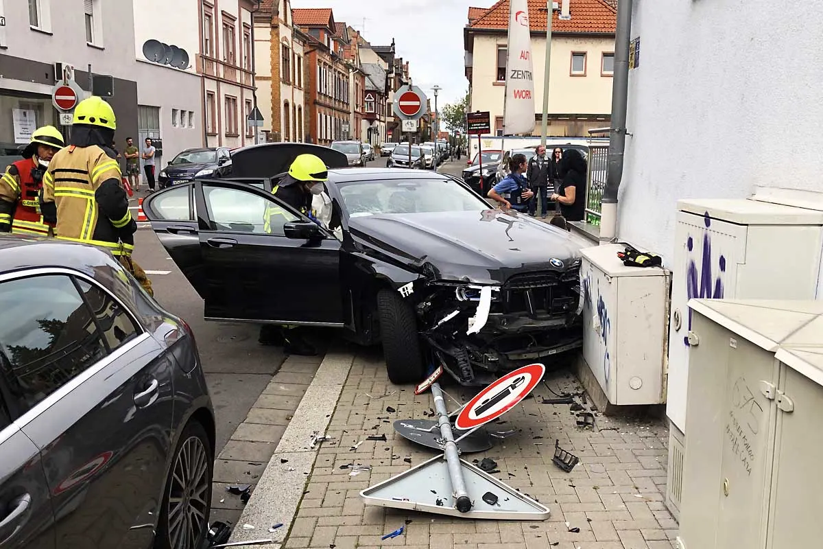 Worms - Vorfahrtsverstoß - Insassen verletzt