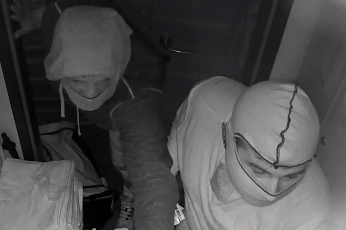 Polizei sucht Einbrecher im Bezirk Vöcklabruck - Wer kennt sie?
