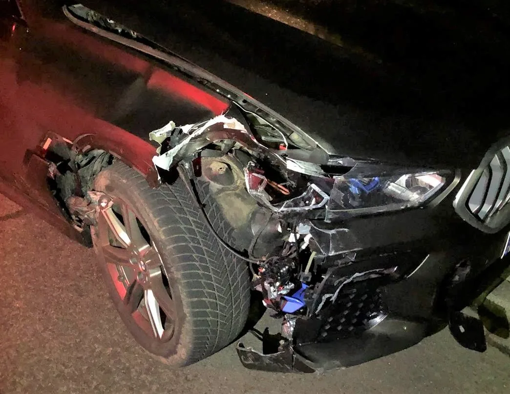 Zweibrücken: Betrunkener Autofahrer zerstört Fußgängerampel und flüchtet