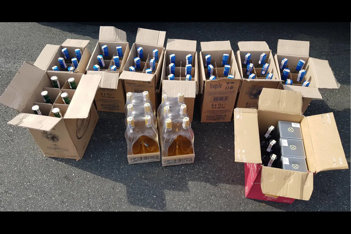 Dettelbach / Schlüsselfeld – Zollkontrolleinheit auch sonntags wachsam – 7.200 Zigaretten und 65 Liter Spirituosen sichergestellt