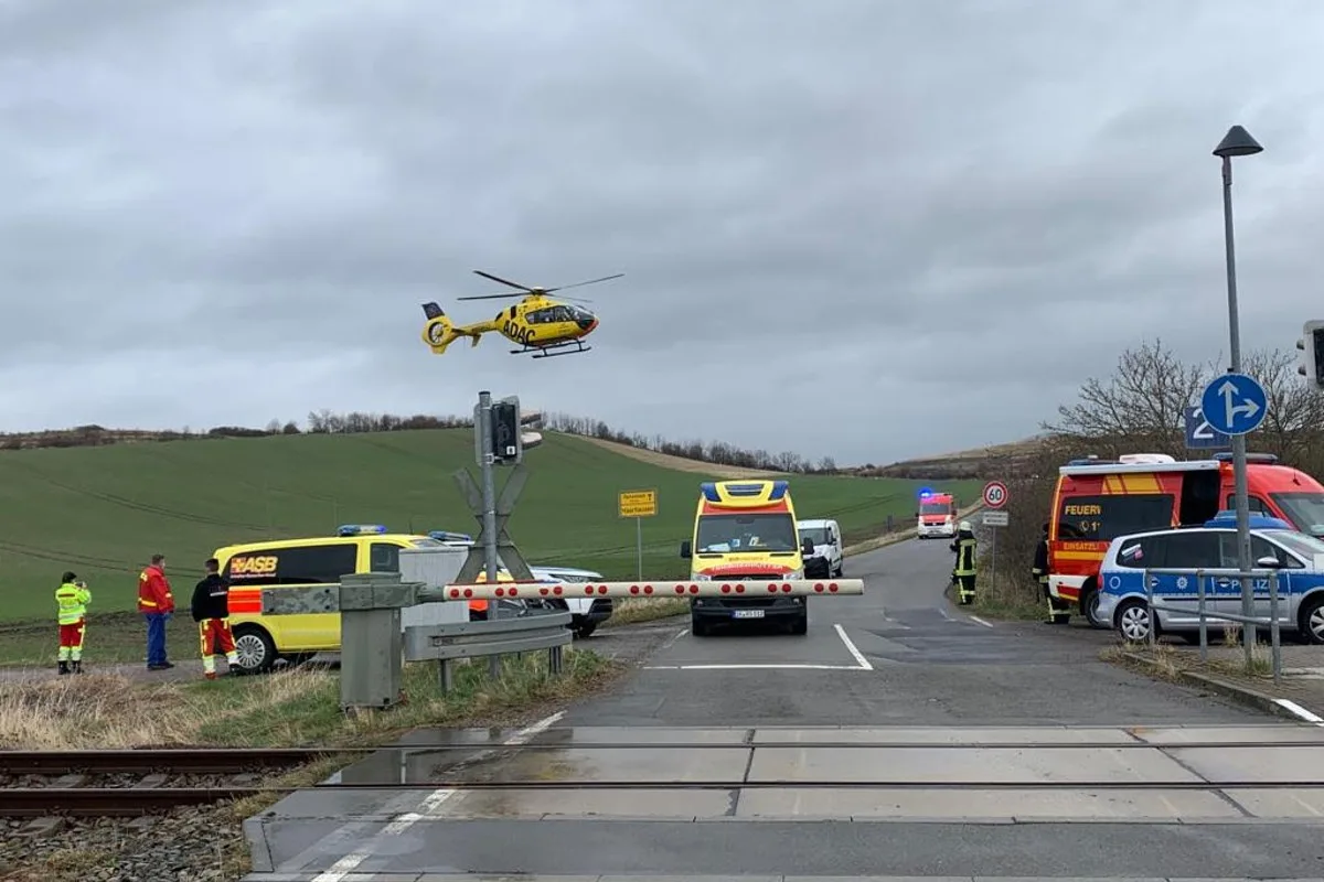 Haarhausen - Bahnschranke ignoriert - Person schwer verletzt